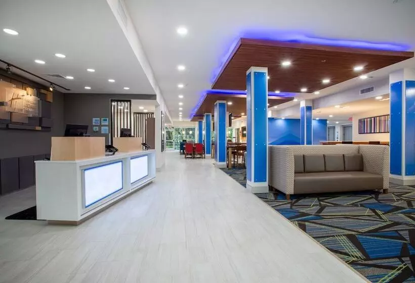 Hotelli Holiday Inn Express & Suites   Deland South, An Ihg