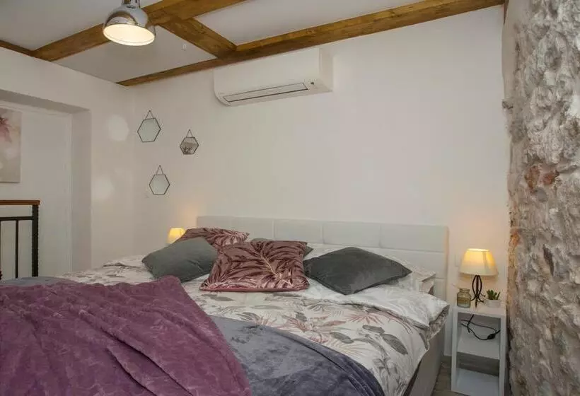Majatalo Old Center Cozy Room