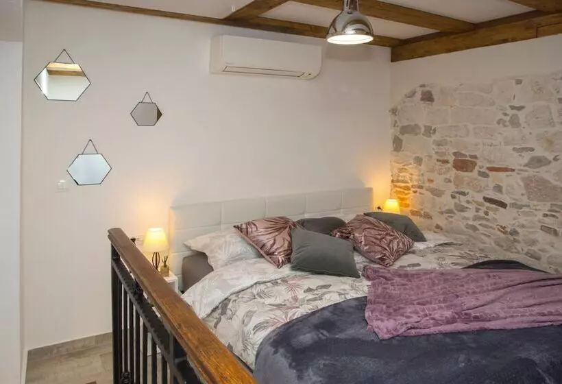 Majatalo Old Center Cozy Room
