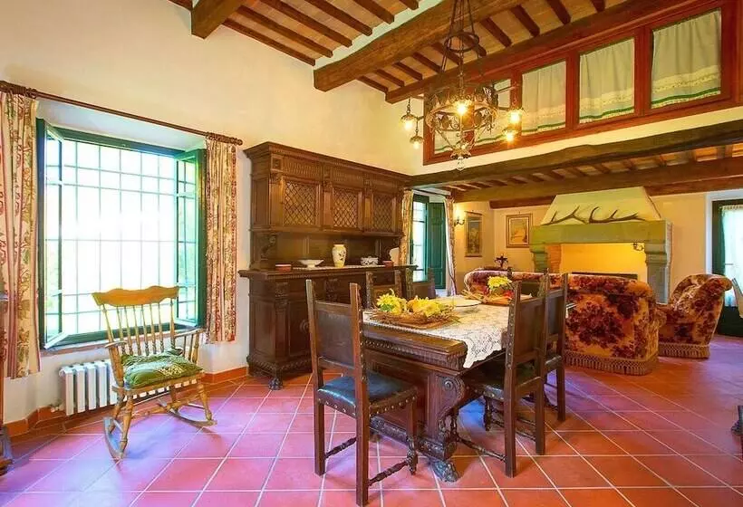 A Rustic House Set In The Tuscan Landscape