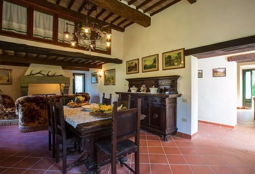 A Rustic House Set In The Tuscan Landscape