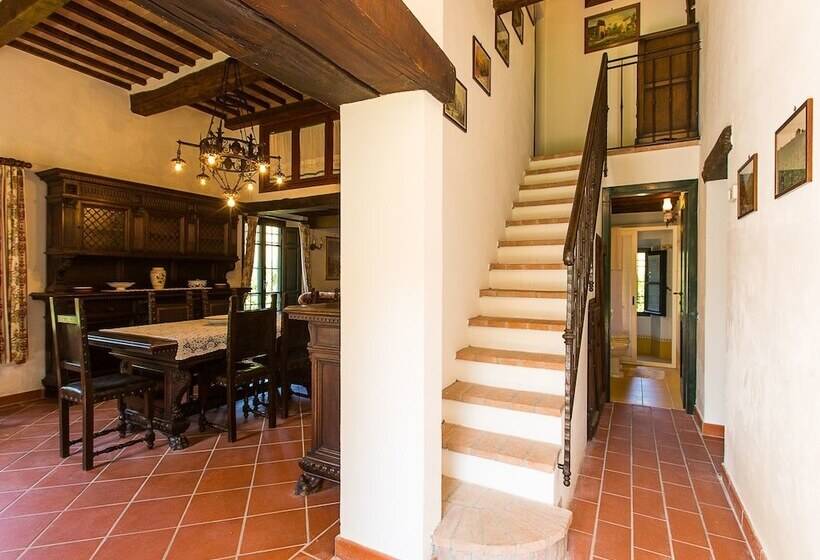 A Rustic House Set In The Tuscan Landscape