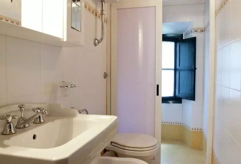 A Rustic House Set In The Tuscan Landscape