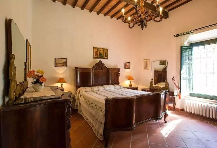 A Rustic House Set In The Tuscan Landscape