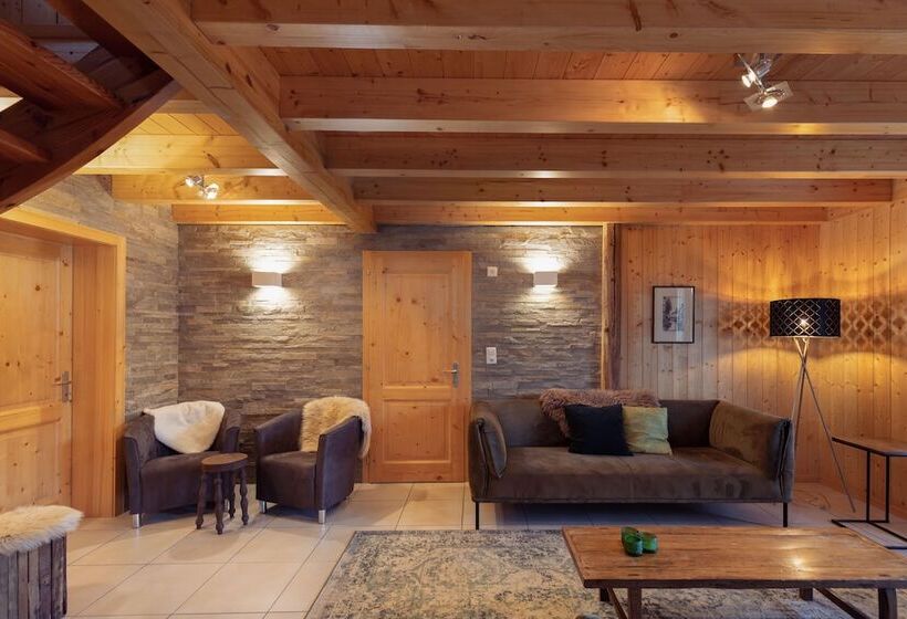 Chalet Belle Roche Recently Renovated Jacuzzi