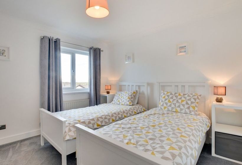 Cosy Cottage In Padstow With Gas Fireplace And A Nice Garden With Terrace