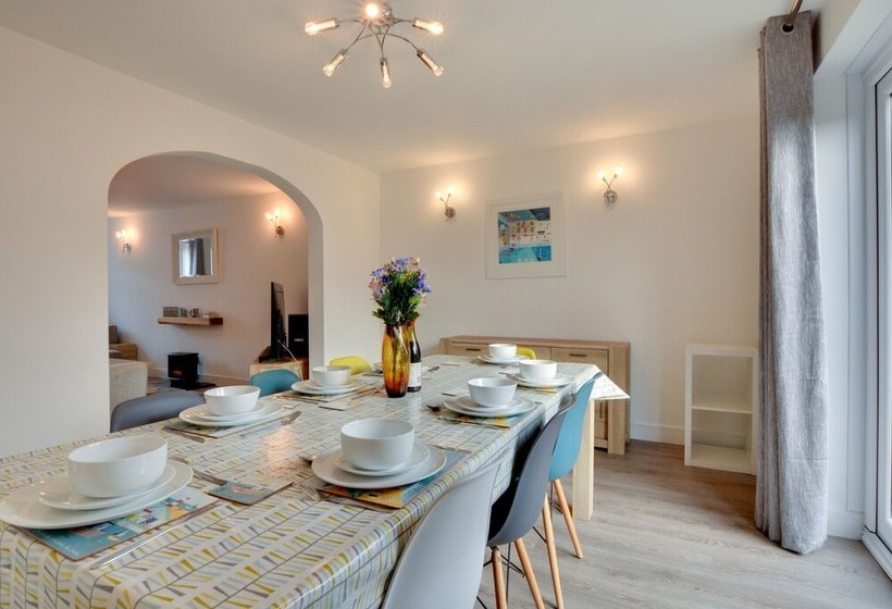 Cosy Cottage In Padstow With Gas Fireplace And A Nice Garden With Terrace