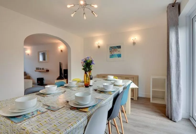 Cosy Cottage In Padstow With Gas Fireplace And A Nice Garden With Terrace