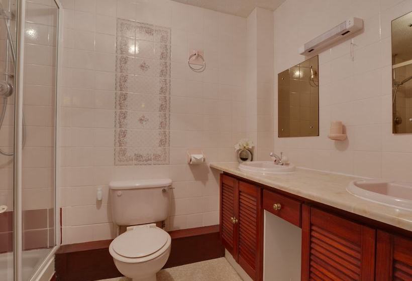 Cosy Cottage In Padstow With Gas Fireplace And A Nice Garden With Terrace