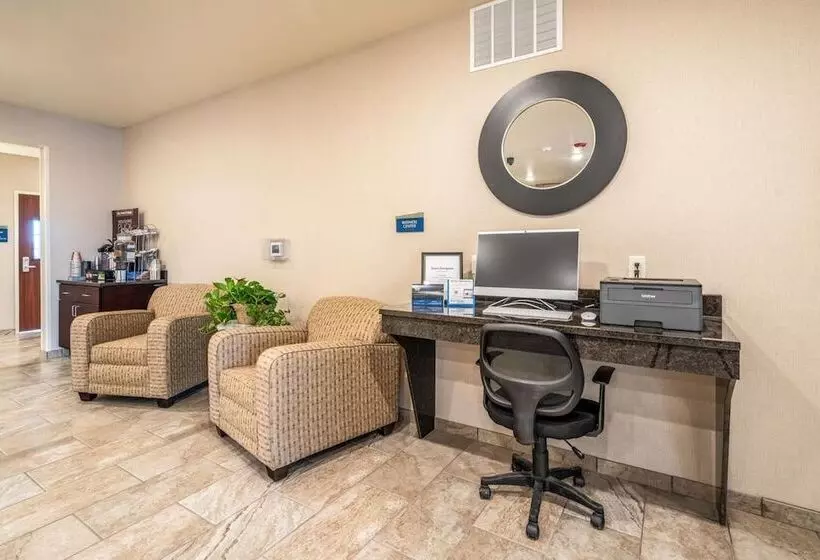 Cobblestone Hotel & Suites   Newport