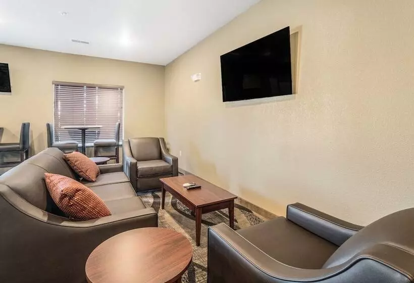 Cobblestone Hotel & Suites   Newport