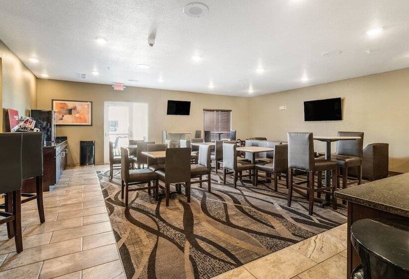 Cobblestone Hotel & Suites   Newport