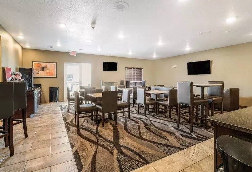 Cobblestone Hotel & Suites   Newport