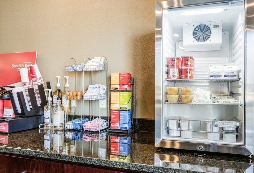 Cobblestone Hotel & Suites   Newport