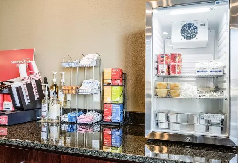 Cobblestone Hotel & Suites   Newport