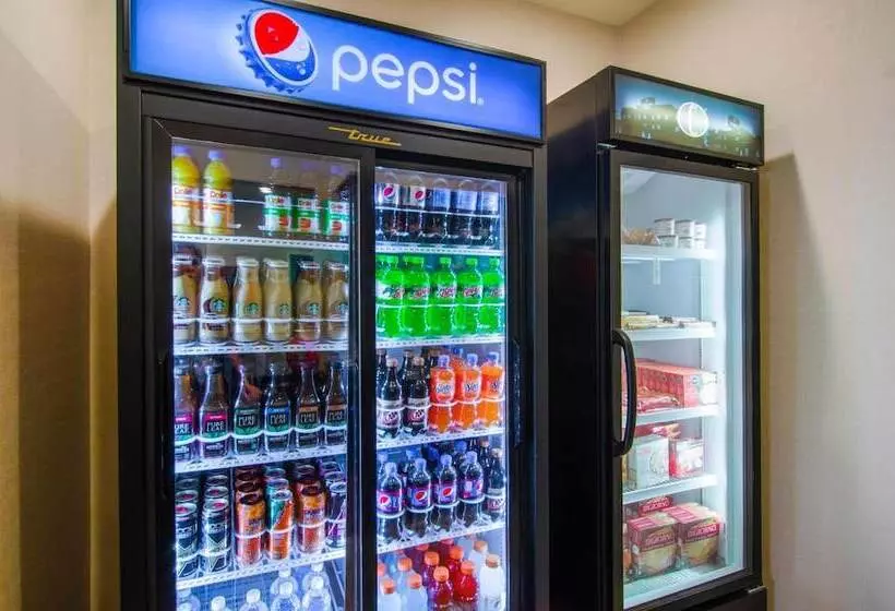 Cobblestone Hotel & Suites   Newport