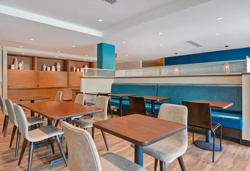 Hotelli Towneplace Suites By Marriott Panama City Beach Pier Park