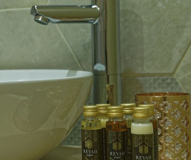 بنسيون Red Ribbon