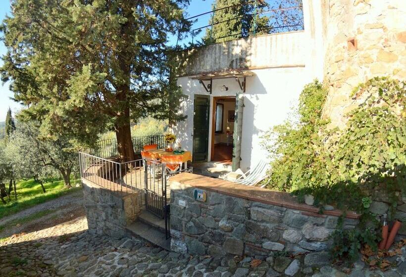 Picturesque Hillside Cottage In Lucca