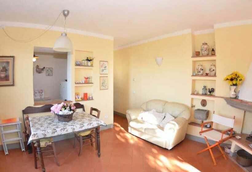 Picturesque Hillside Cottage In Lucca