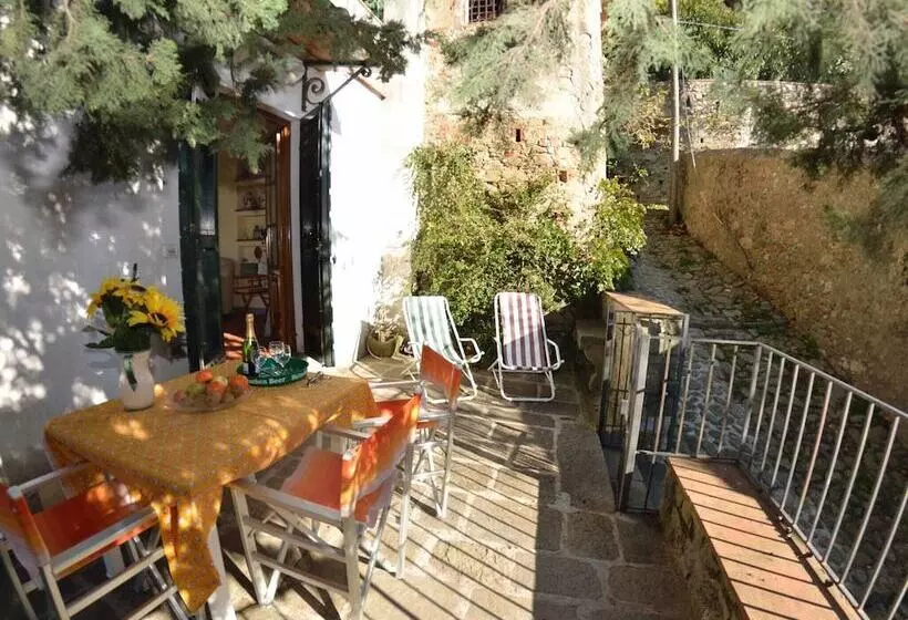 Picturesque Hillside Cottage In Lucca