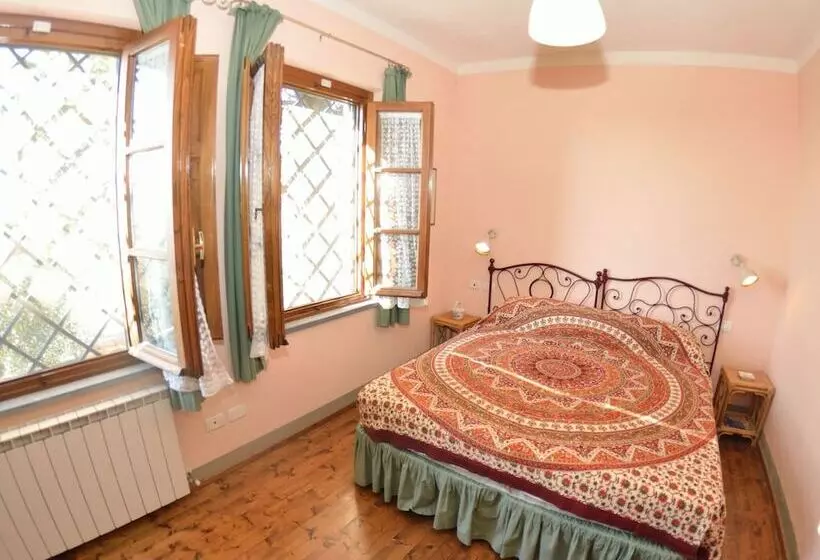 Picturesque Hillside Cottage In Lucca