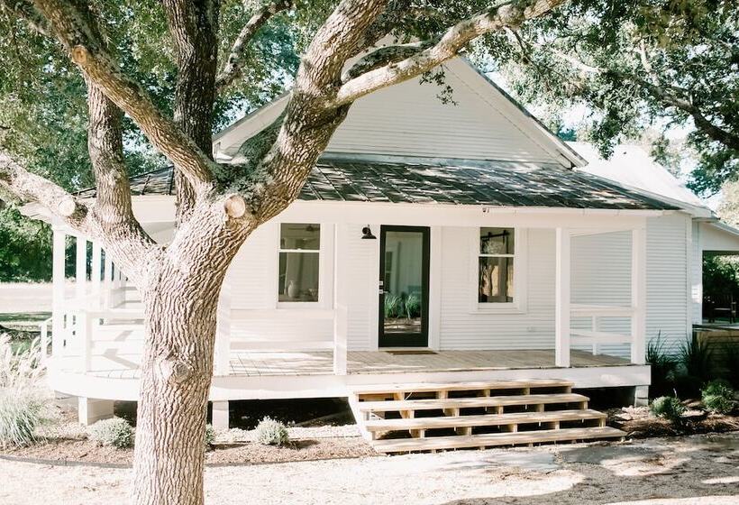 민박 Farmstead Round Top