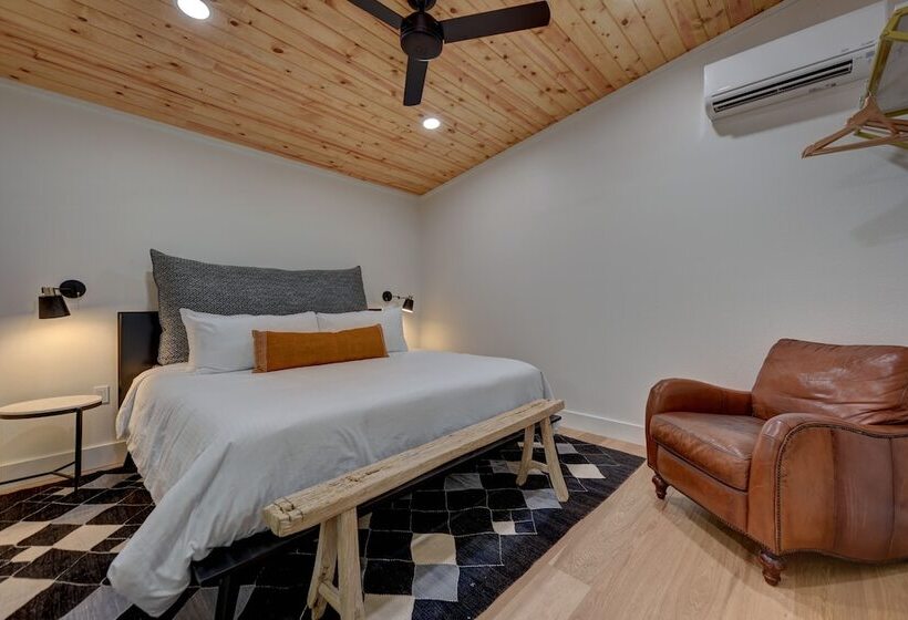 민박 Farmstead Round Top