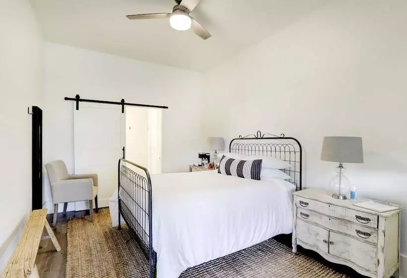 Aamiaismajoitus (B&B) Farmstead Round Top