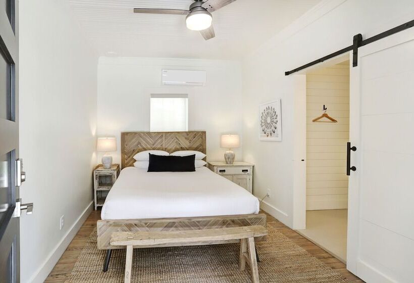 민박 Farmstead Round Top