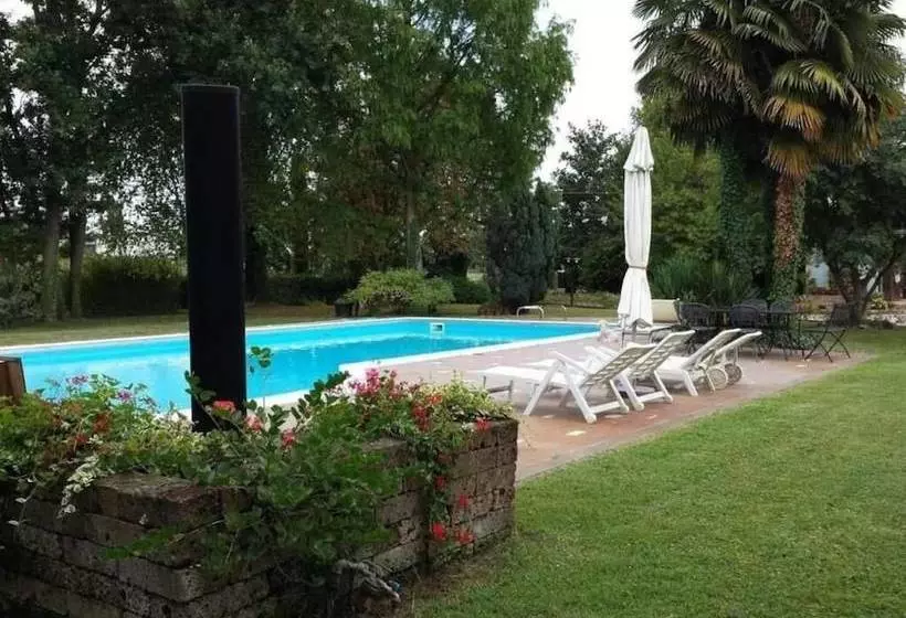 تختخواب و صبحانه La Magione