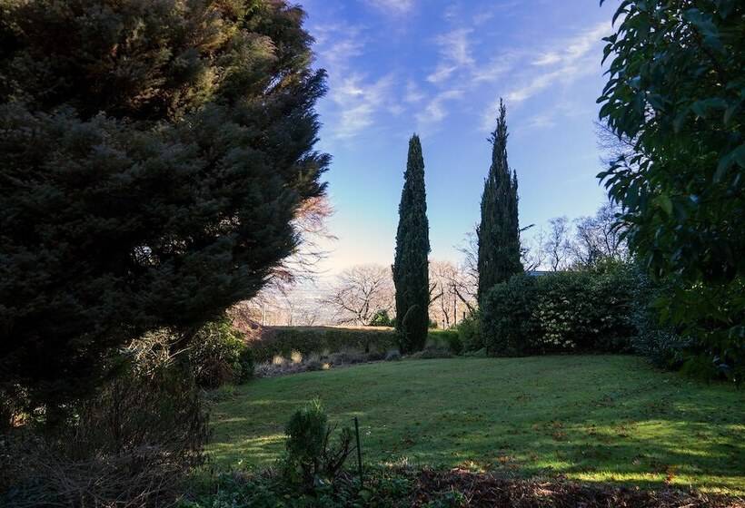 Observatory Cottages
