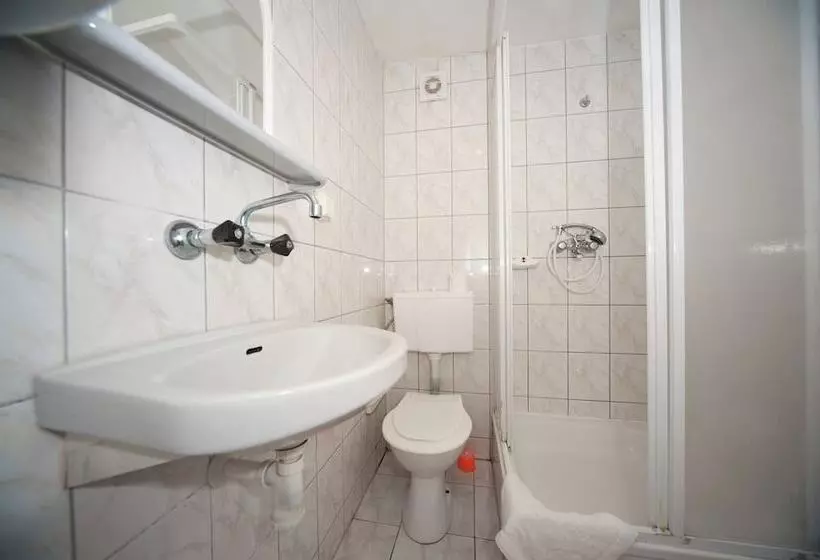 Majatalo Ow Gromada Pod Bukami