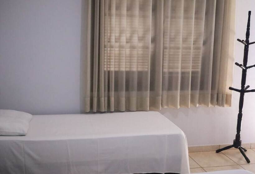 בית מלון כפרי Shellter