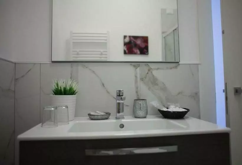 پانسیون The Gallery Boutique Rooms