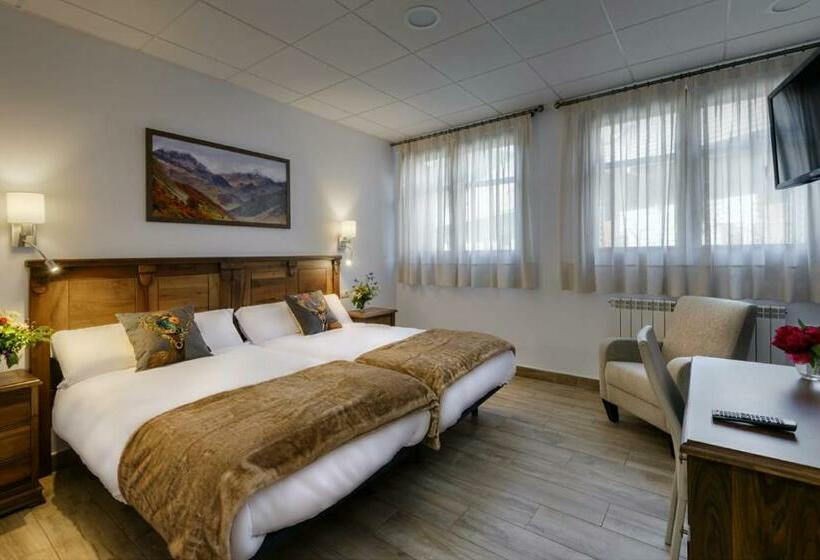 پانسیون Hostal Bosque De Gamueta