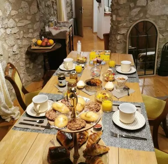 Majatalo La Petite Chapelle