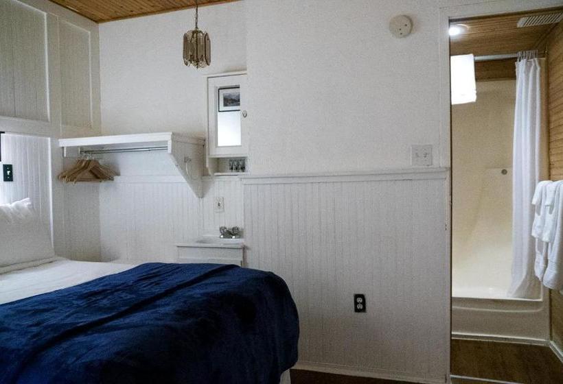 Szálloda Three Peaks Banff