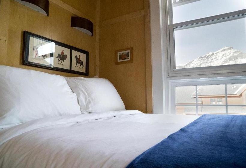 Szálloda Three Peaks Banff