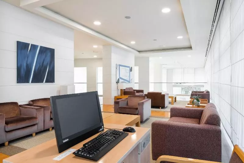 Отель Eurostars San Lazaro