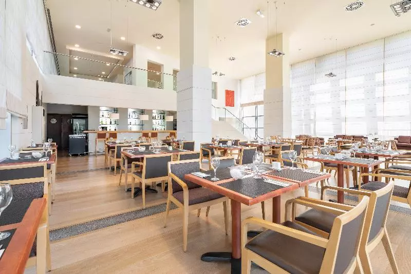 Отель Eurostars San Lazaro