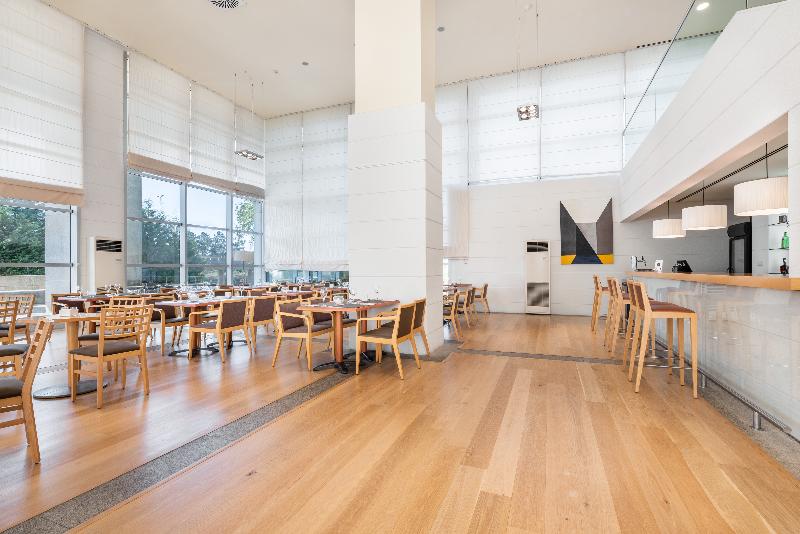 ホテル Eurostars San Lazaro