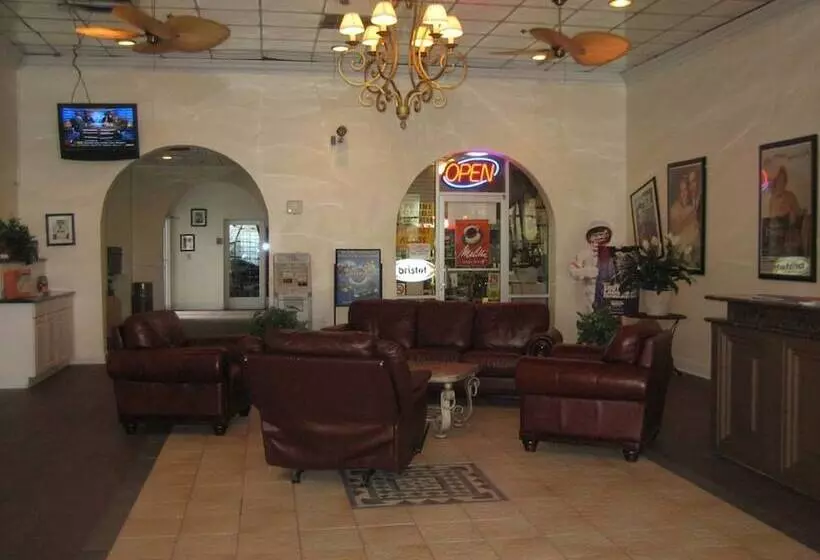 هتل Monumental Movieland