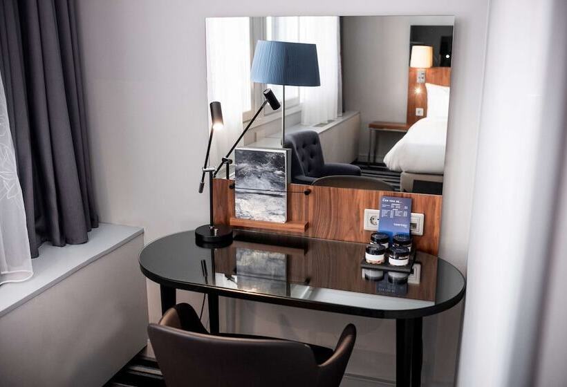 هتل Radisson Blu Airport Terminal