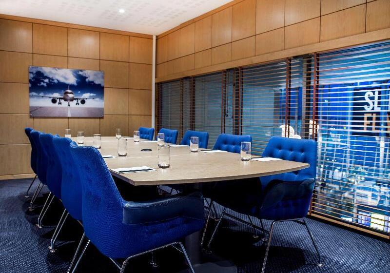 هتل Radisson Blu Airport Terminal