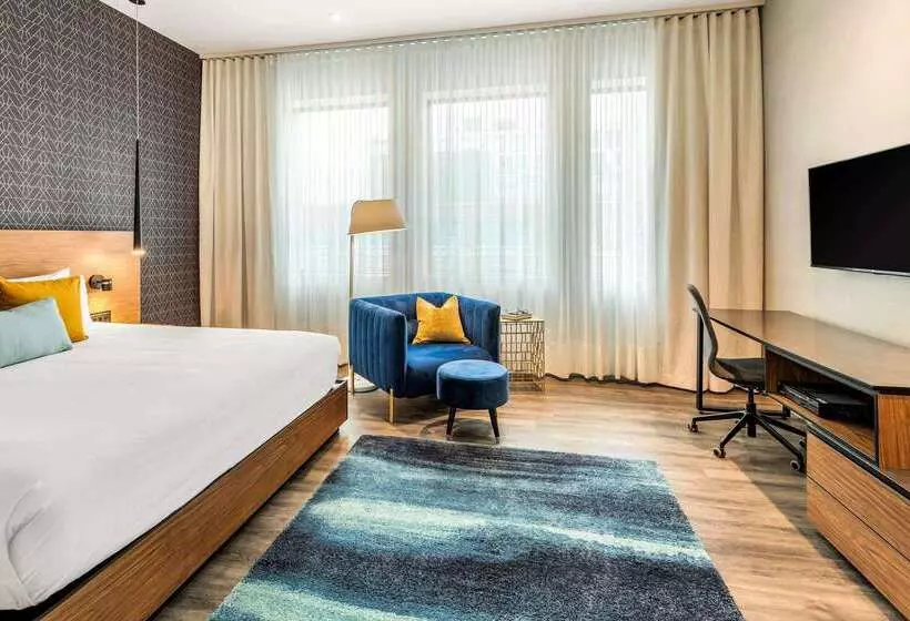 Royal William, Ascend Hotel Collection