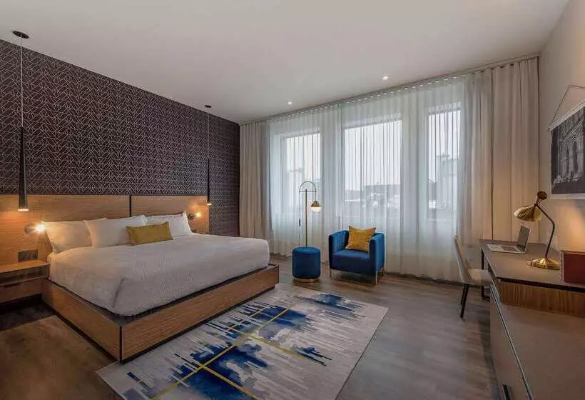 Royal William, Ascend Hotel Collection