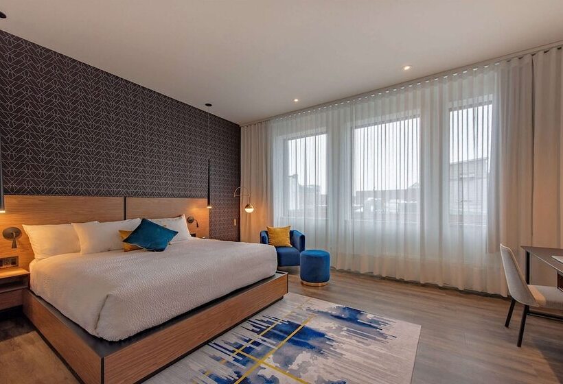 Royal William, Ascend Hotel Collection