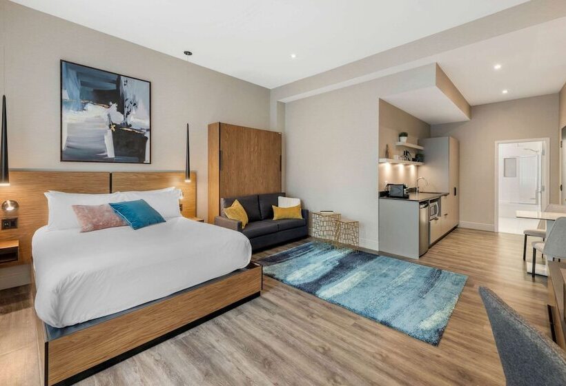 Royal William, Ascend Hotel Collection