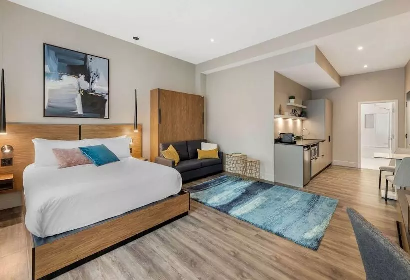 Royal William, Ascend Hotel Collection